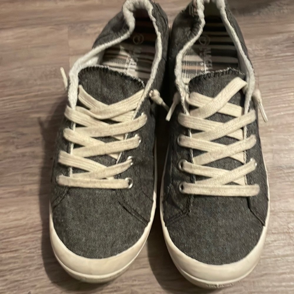 McGillin outdoor size 8